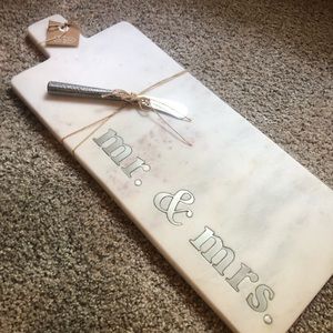 White marble Mud Pie “Mr. and Mrs” cheese board